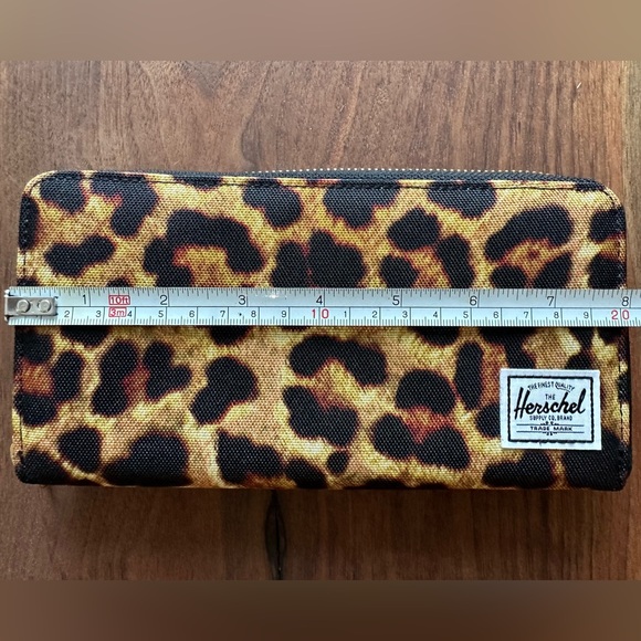 Herschel cheetah print wallet 🐆 - Picture 6 of 7